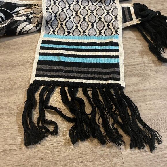 Unbranded black/blue/white regtangle scarf with fringe end - Picture 4 of 4